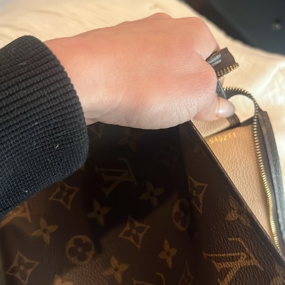 Louis Vuitton Monogram Toiletry Pouch 26 - Picture 8 of 10